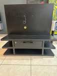 Consola din pal gaming si Tv