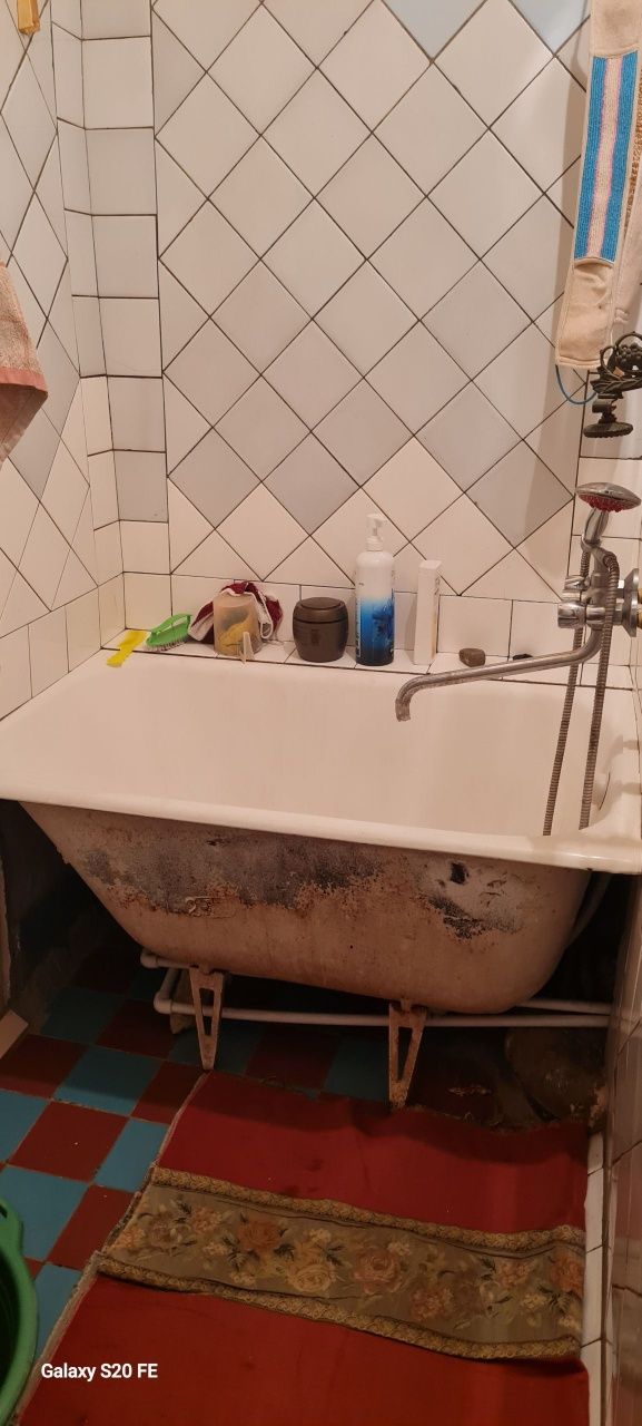 *3 комнатная. 2 этаж. Бал 2х6. Фархадский рынок