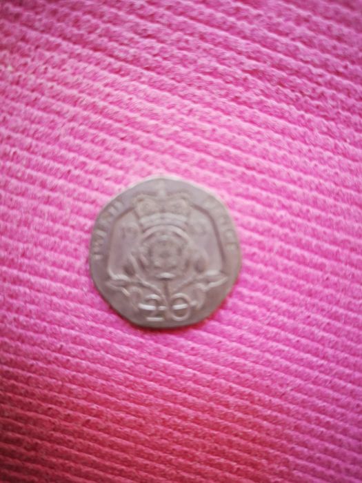 Монета 1983.20 пенса