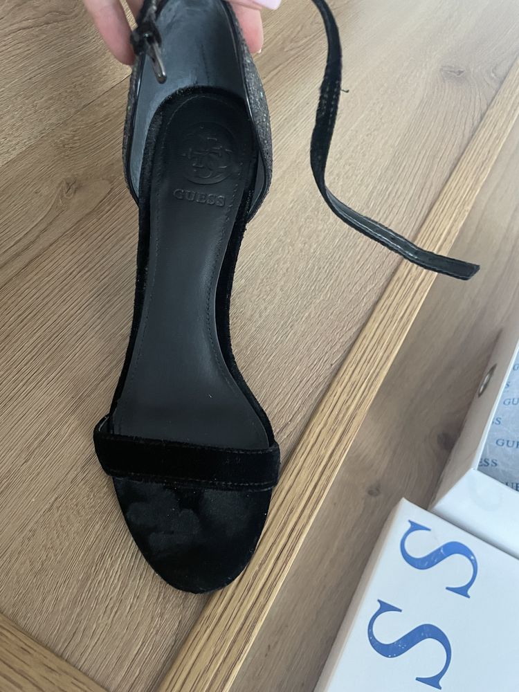 Дамски сандали Guess