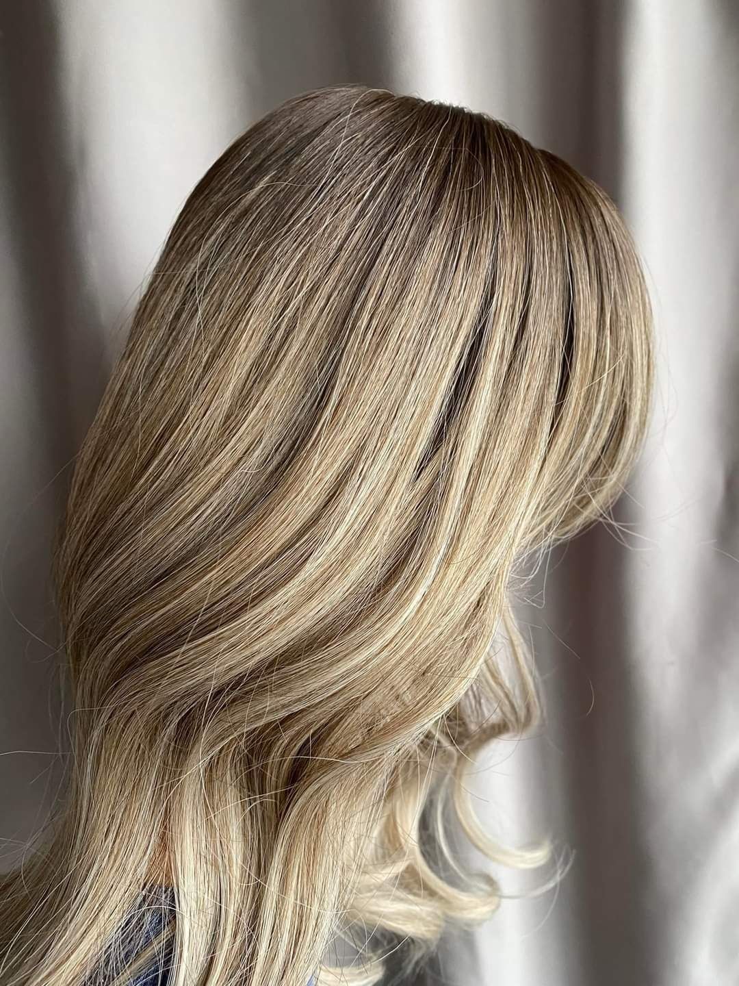 peruca BLONDA ombre medie ondulata cu semi breton (imita par natural)