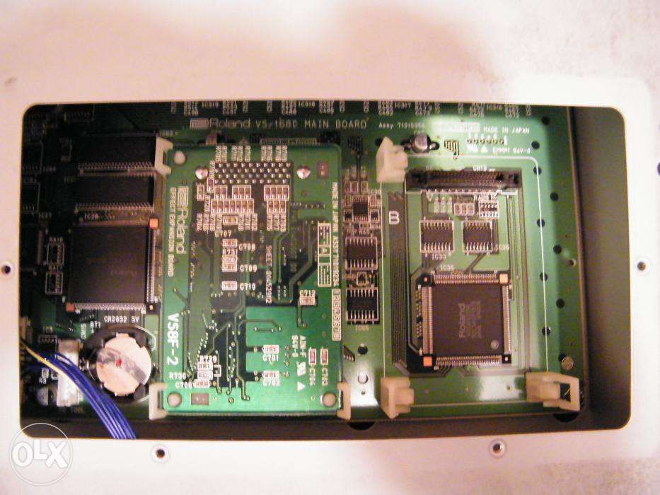 Roland VS-1680 cu placa de efecte VS8F-2 si HDD de 2 GB