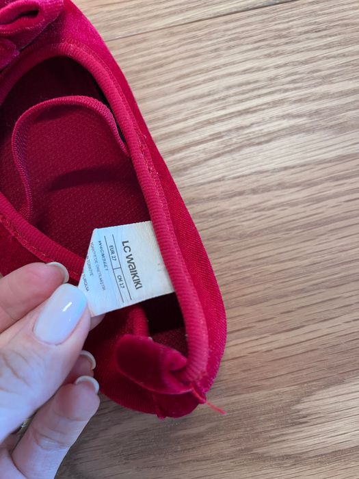 Pantofiori catifea LC Wikiki