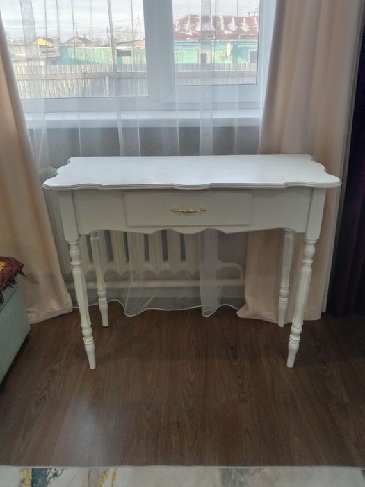 Продам консоль в прихожую