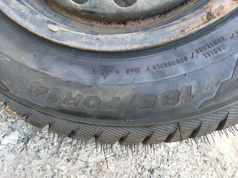 Продам новый шипованый балон вместе с диской один штук