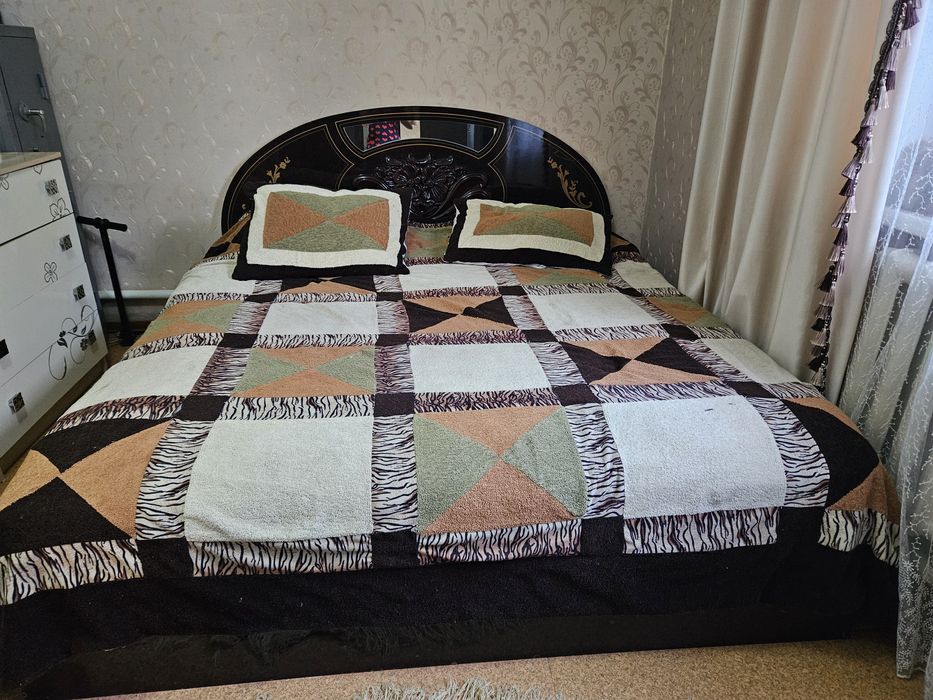 Продам спальный гарнитур