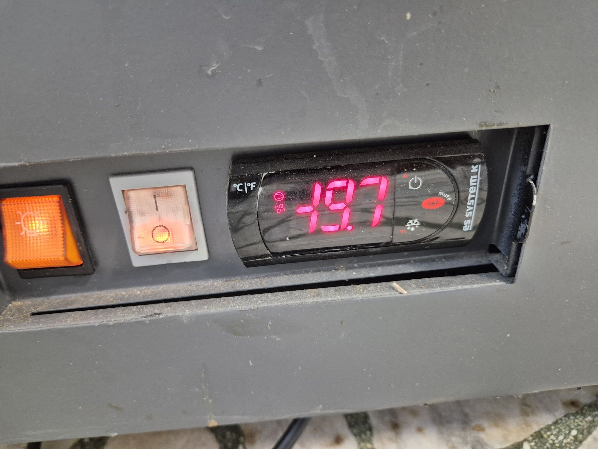 Продавам фризер витрина