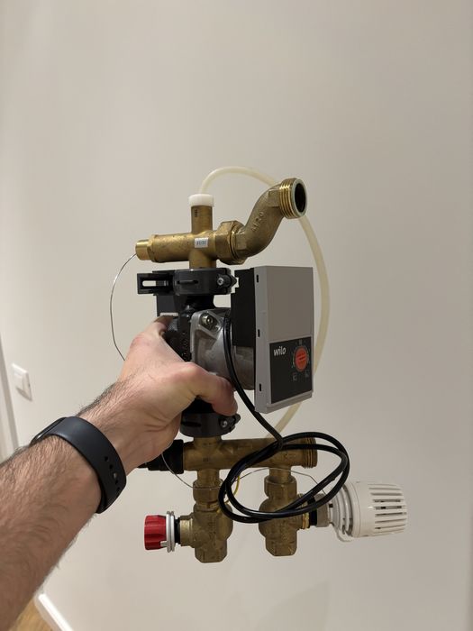 Grupuri de pompare si amestec Uponor Fluvia T PUSH-23-B-W (2 buc)