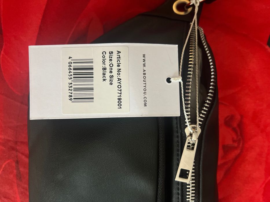 Gentuța unisex About you Nouă cu eticheta