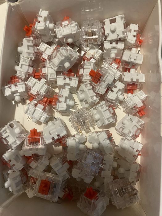 продам 50шт красных свитчей
