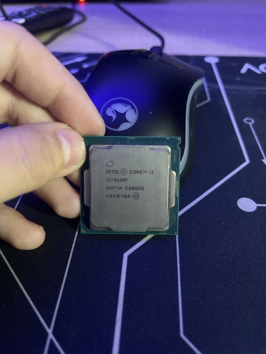 Vand procesor i3 9100f