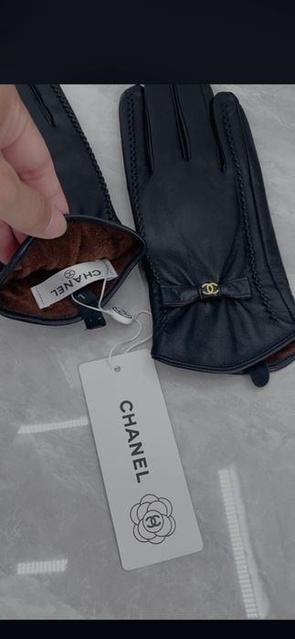 Mănuși Chanel model 2026