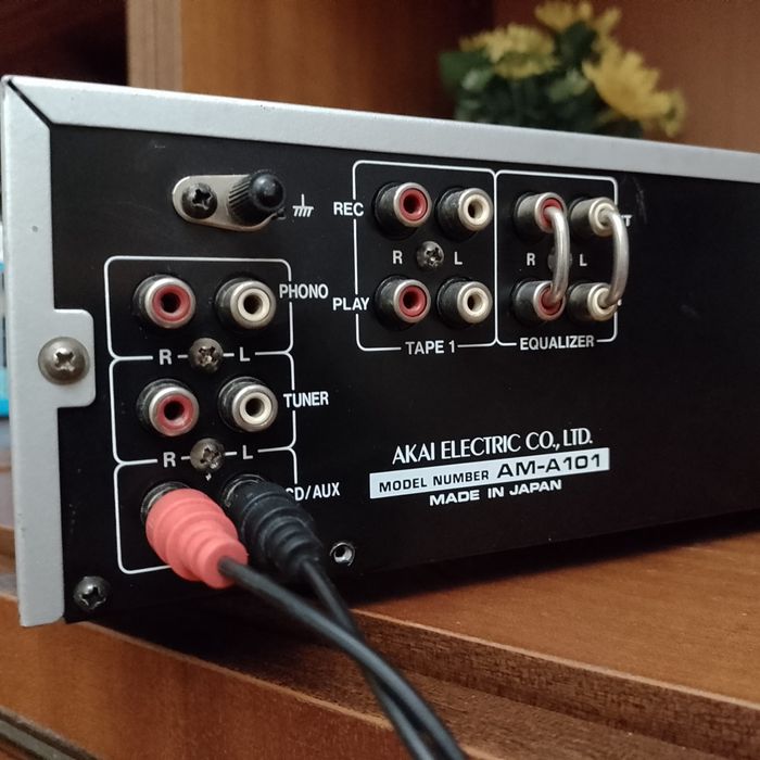 AKAI amplifier/ усилвател