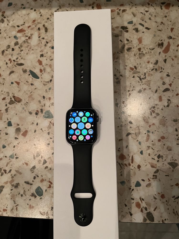 Часовник Apple Watch Series 5 Sport Band 44 mm