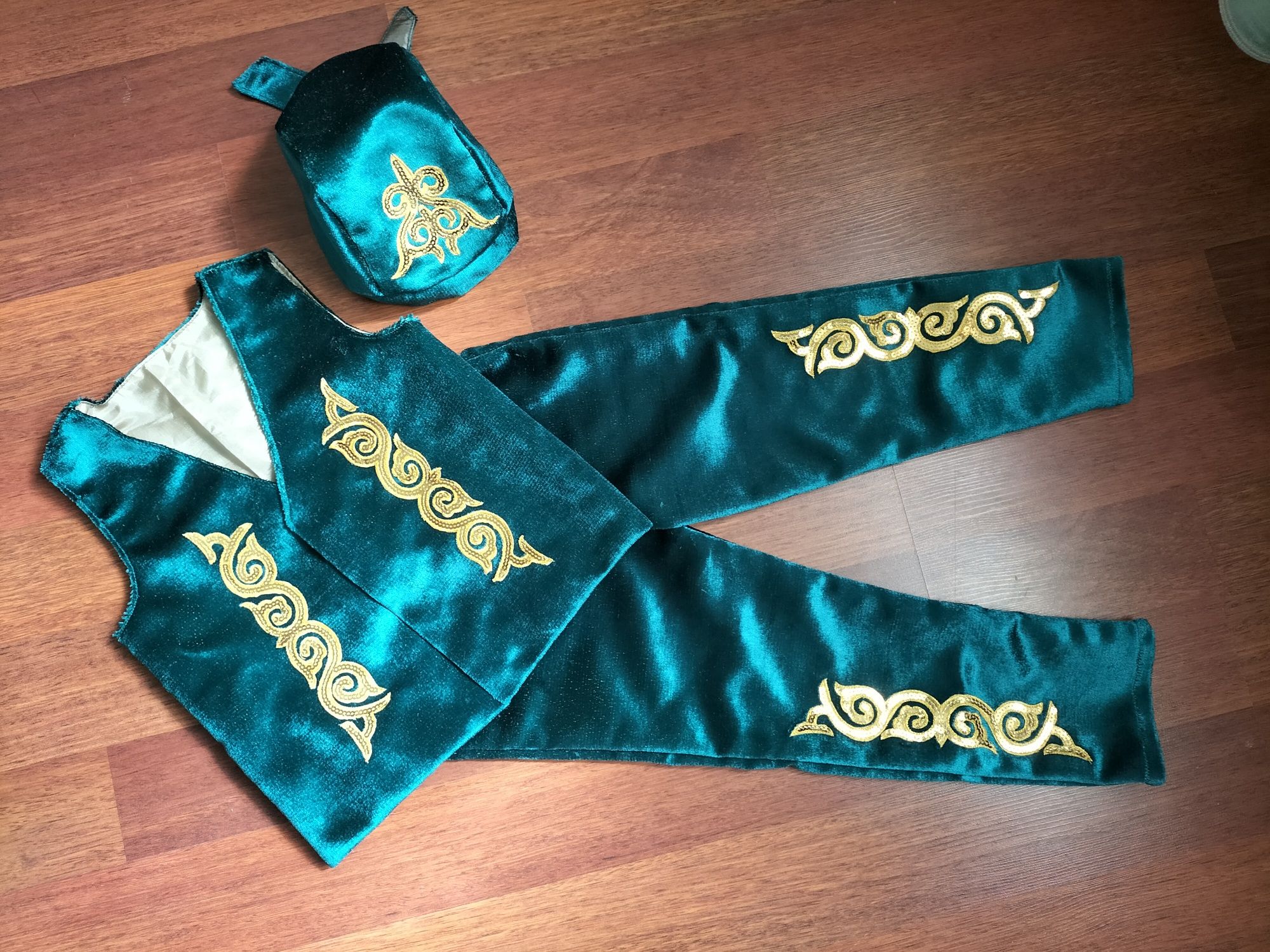 Казахский национальный костюм для мальчика 5-6 лет