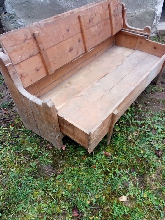 Canapea și banca veche