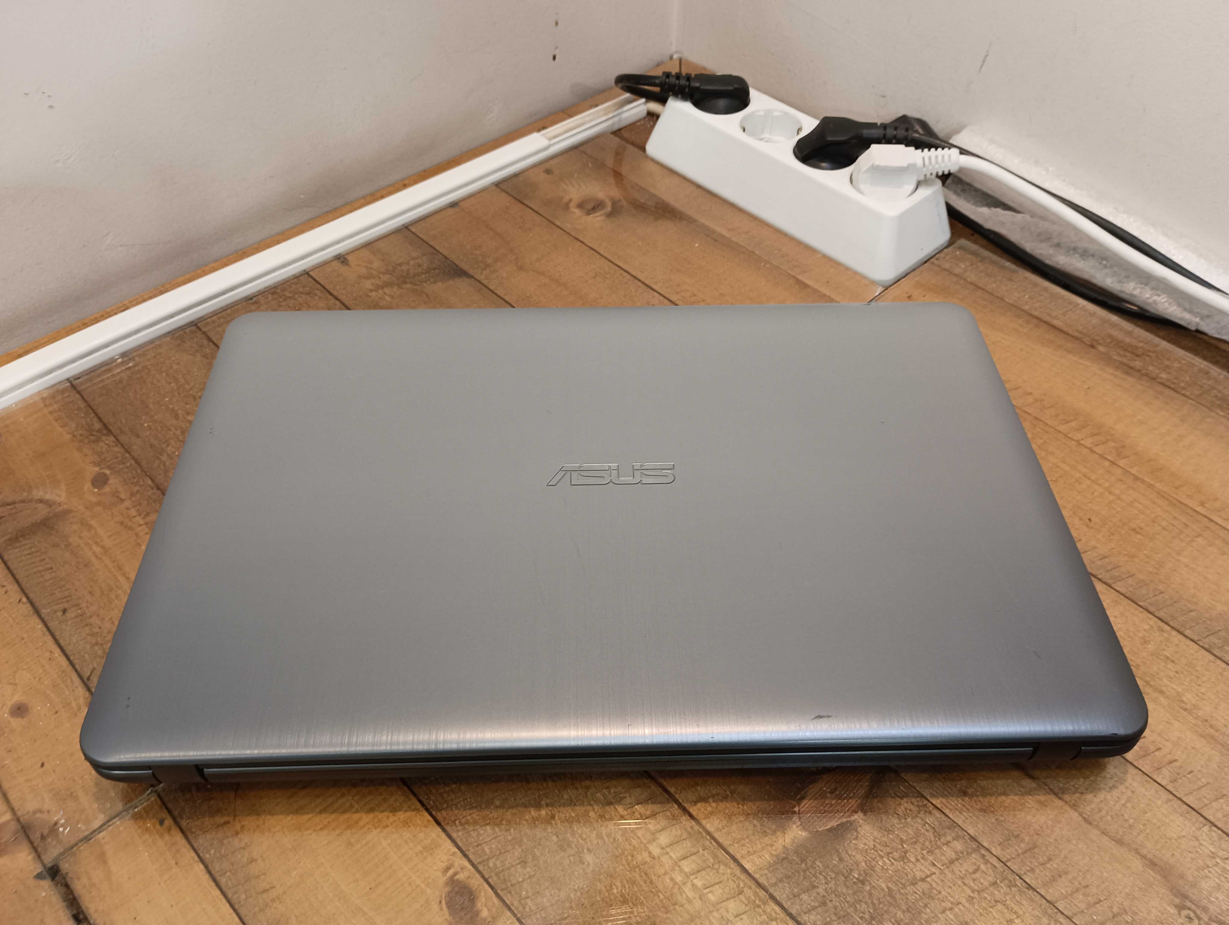 Лаптоп Asus VivoBook Max R541N