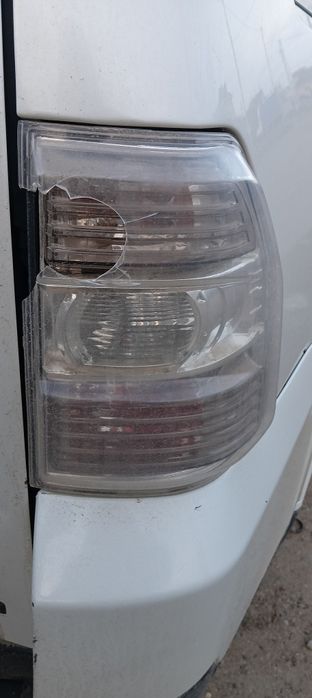 Продам задний фонарь паджеро 4