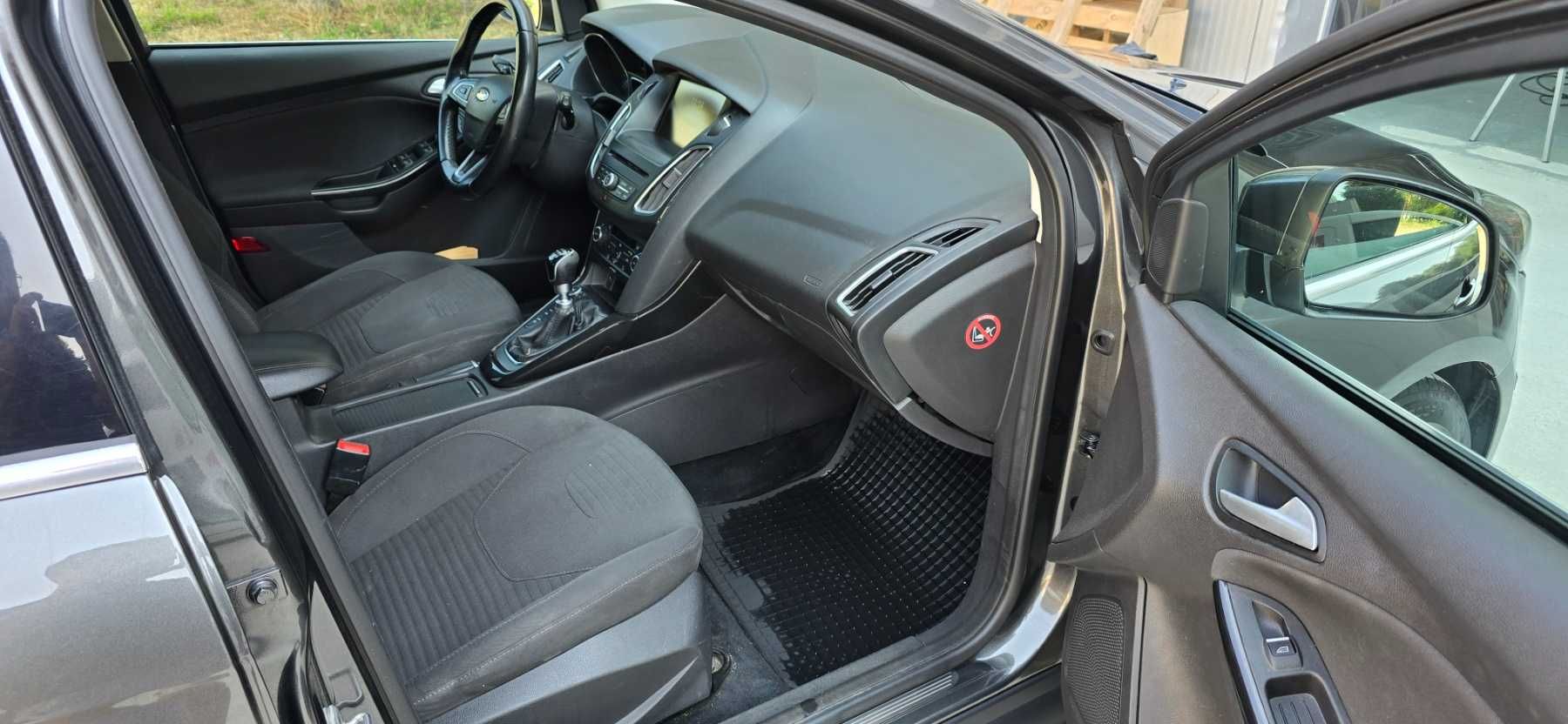 Ford Focus 2015 Hatchback, 172700 km. 1.0 Ecoboost, 125 кс. Фактура.