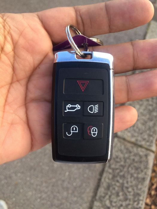 Programări chei pentru BMW si Land Rover