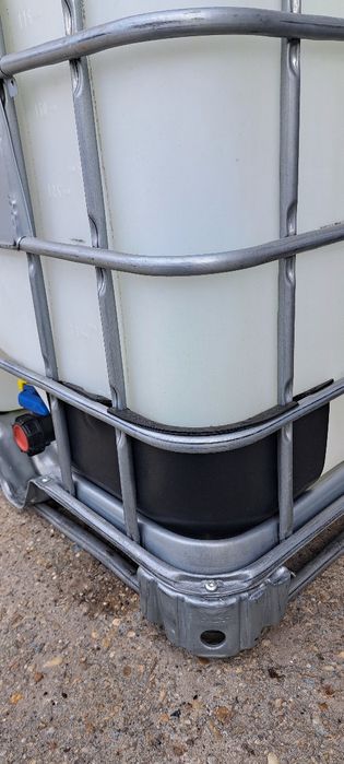 Bazin 1000 litri tip IBC