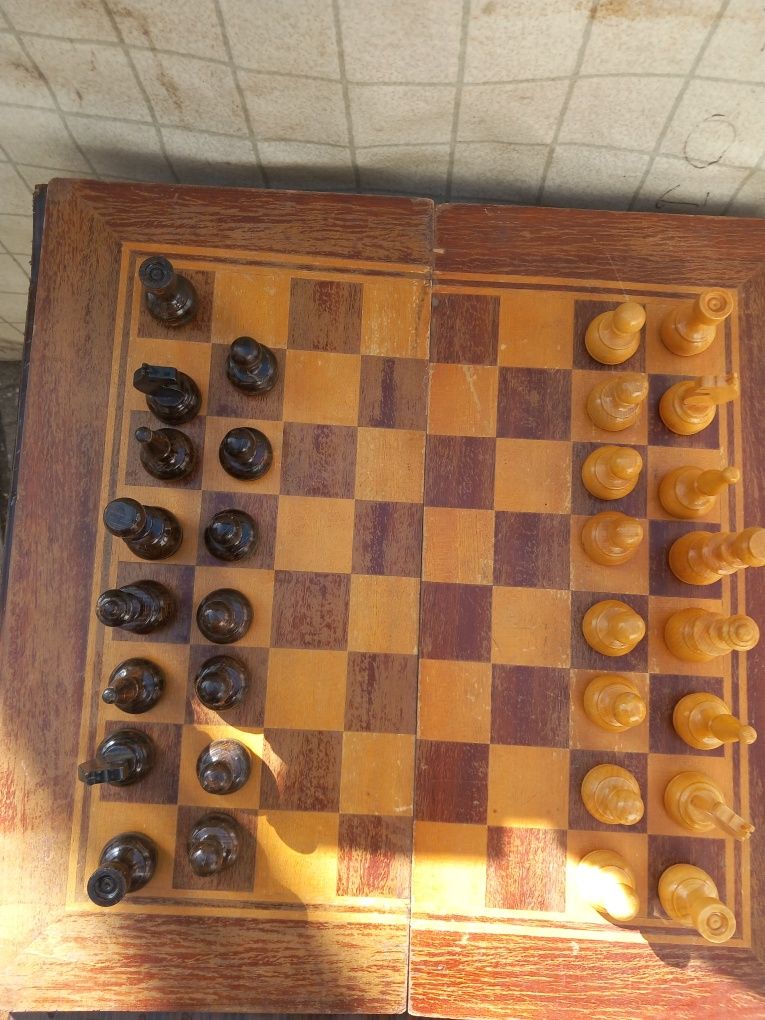 Стар  дървен шах