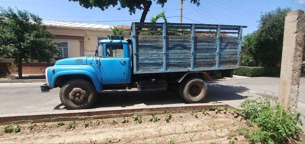 ZIL-130 avtomashinasi sotiladi