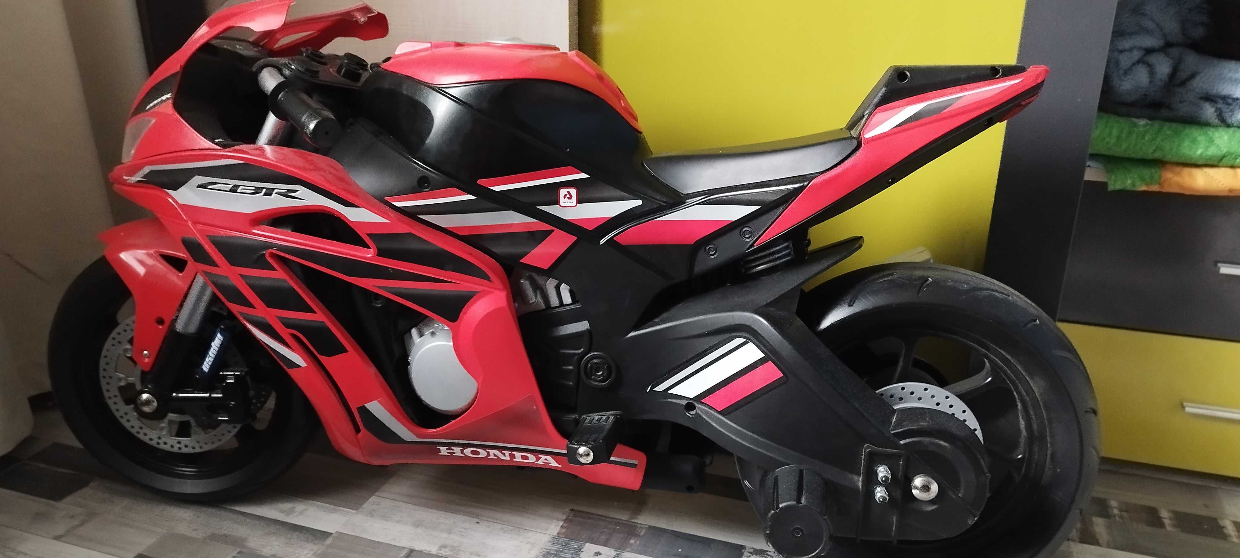 Детски акумулаторен мотор Honda CBR 12V
