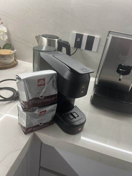 Капсулна кафемашина ILLY SMART MPS