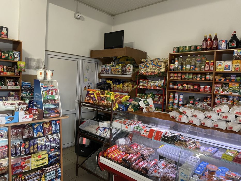 Vand lada mezeuri si lada congelate algida pe 3 nivele