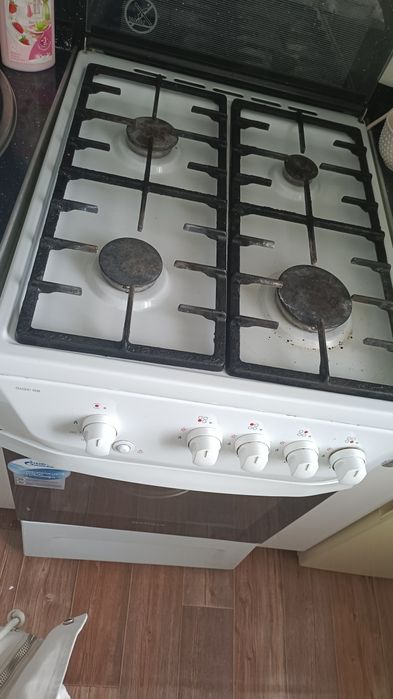 Продам газовую плиту с электрозажигателем