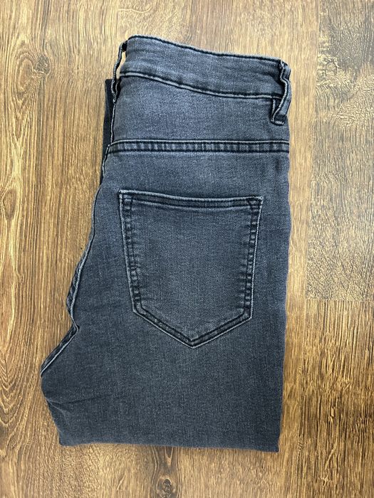 Blugi cu talie inalta