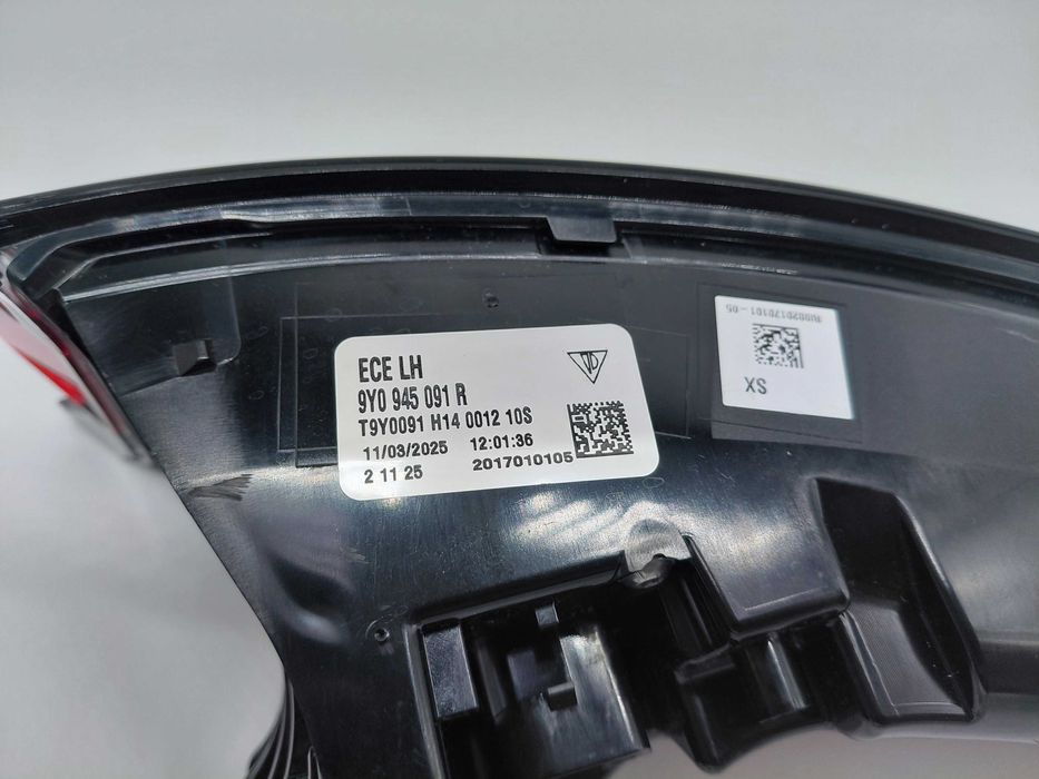 9Y0945091R Нов Ляв Стоп Porsche Cayenne 9Y 2024-