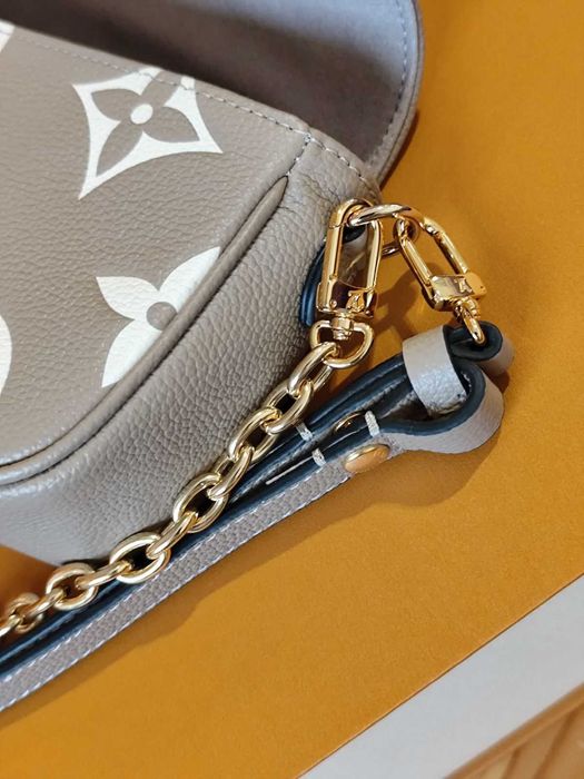 Louis Vuitton дамска чанта със свалящи се кожена каишка и верижка