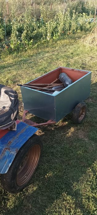 Vind tractor mic cu remorca