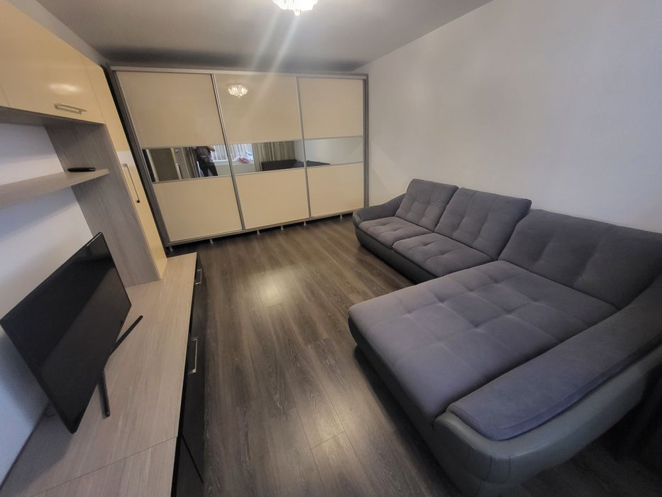 Vând apartament cu 3 camere, zona Anda