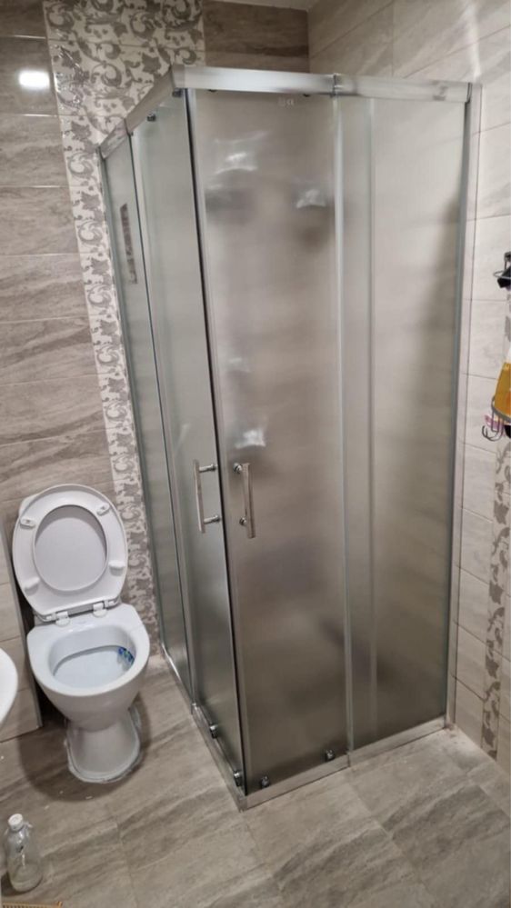 Продава се душкабина