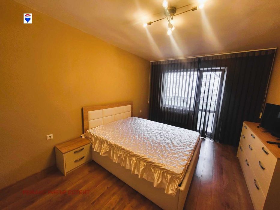 Продава се Двустаен апартамент в Русе, Център - 67 кв.м за 2384 €/кв.м - Снимка #4