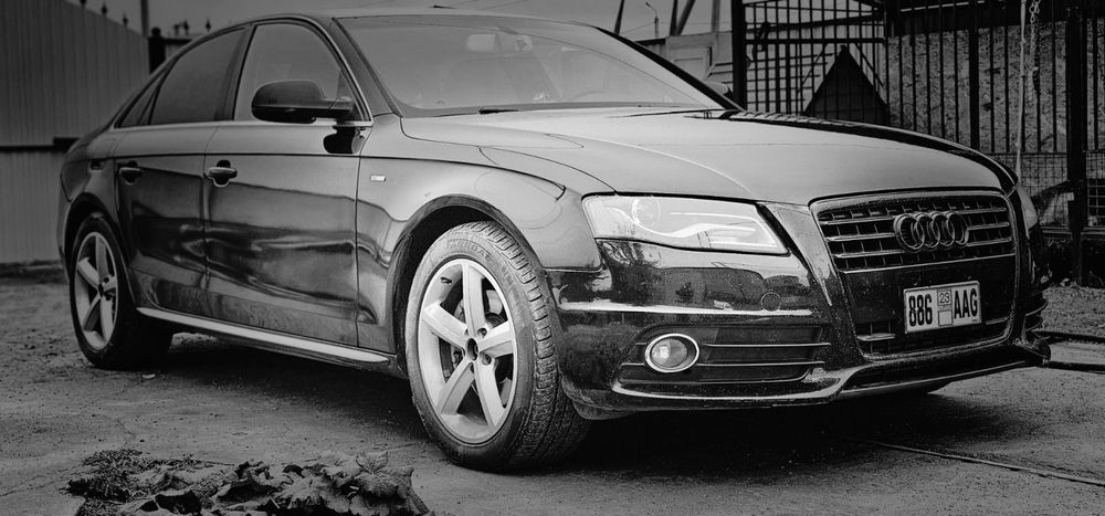 Автомобиль Ауди А4 В8