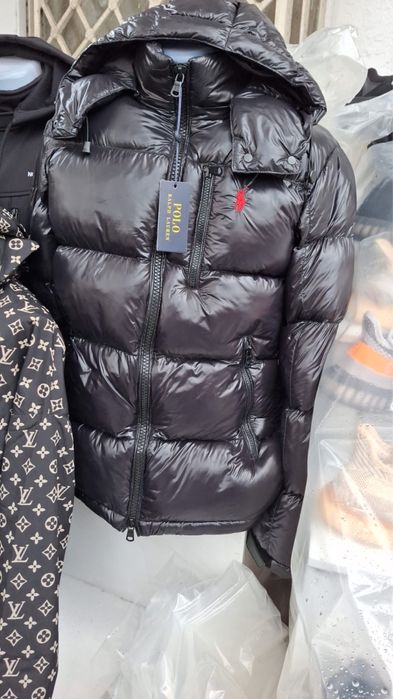 Vand geaca noua nepurtata din cauza marimii gresite