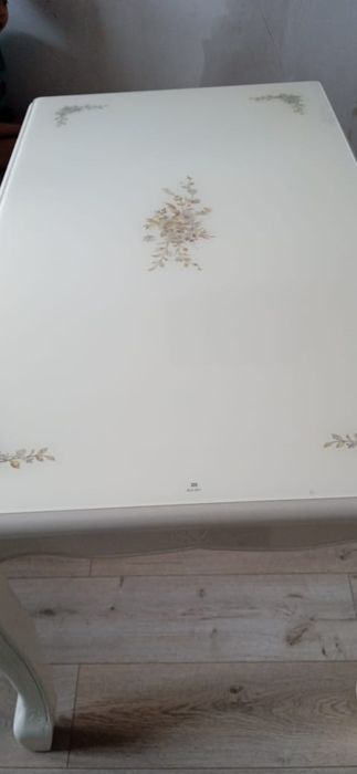 Продаю кухонный стол .