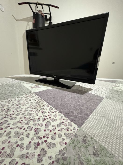 Телевизор TCL маленький, кабельное, тарелку все поддерживает