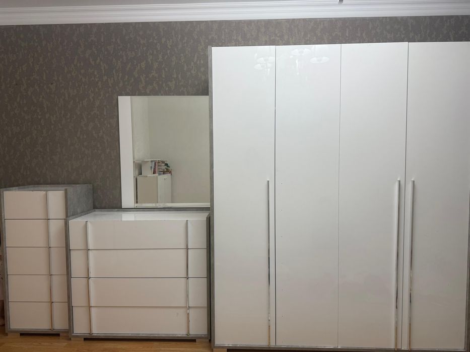 Спальный шкаф с тумбочками