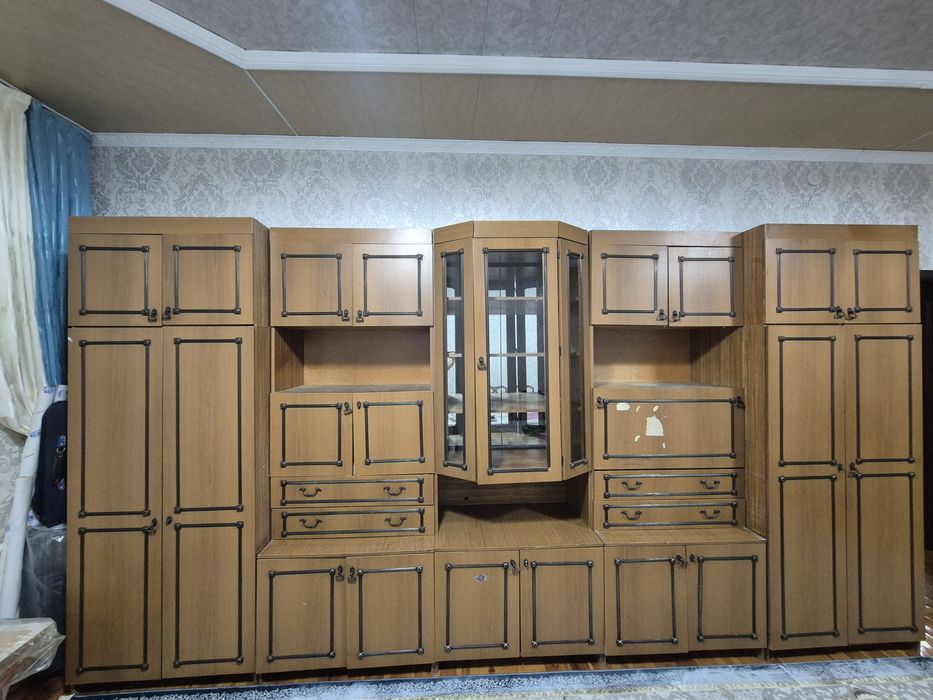 Продаётся стенка.