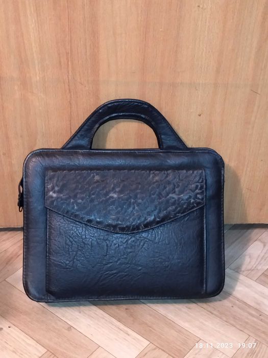 Новая черная сумка.