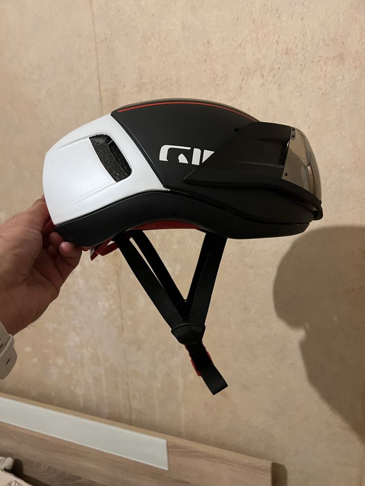 Велосипедна каска GIRO Vanquish MIPS