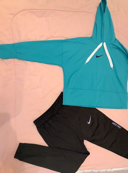 Дамски Спортен комплект Nike от две части