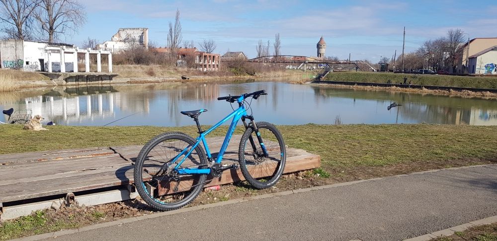 Bicicleta Cube roti pe 29 cadru 29 , furca aer