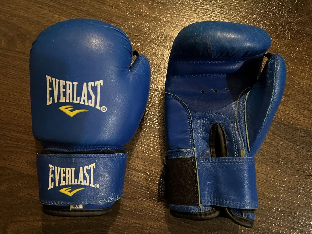 Перчатки боксерские EVERLAST , на 3-10 лет,на 5-14 практически новые