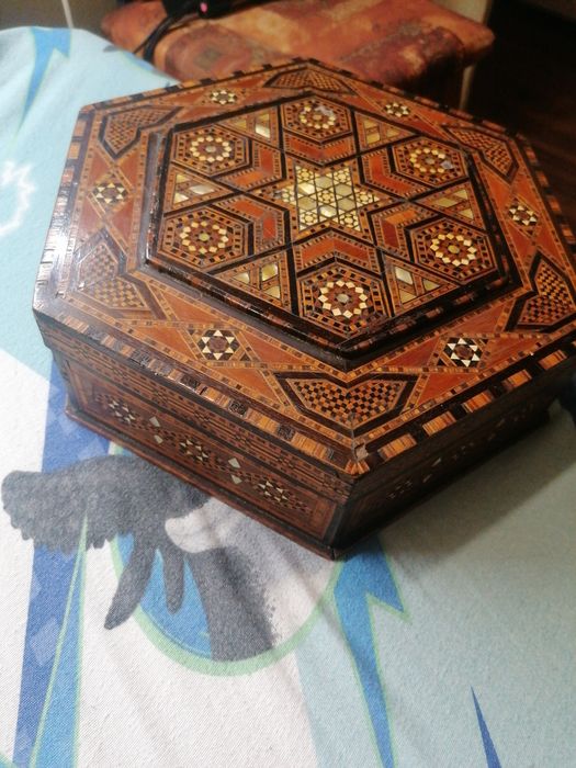 Антична кутия за бижута и т. н.